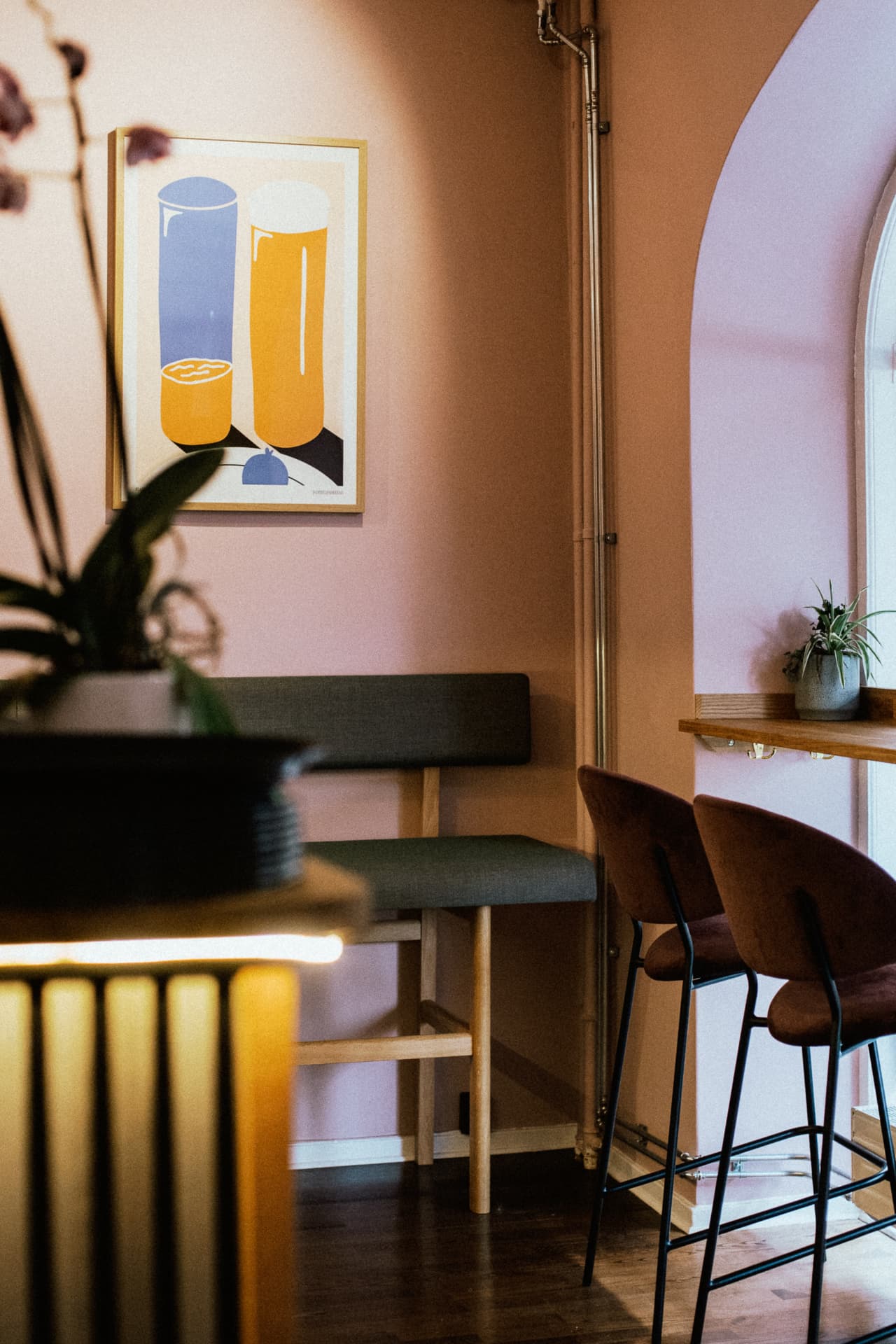 Barplatser vid det rosa valvet